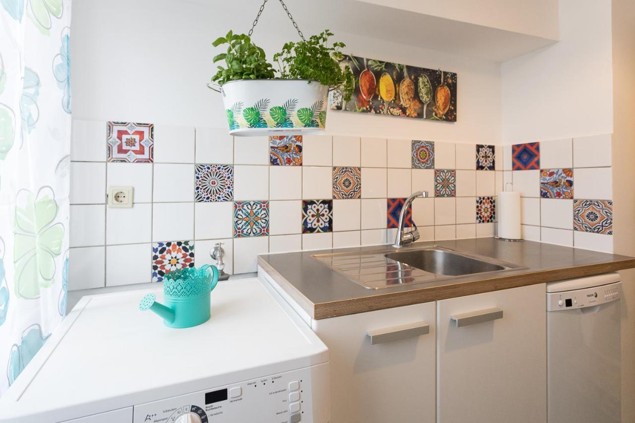 French Balcony - 45m² - Szeneviertel Apartamento Viena