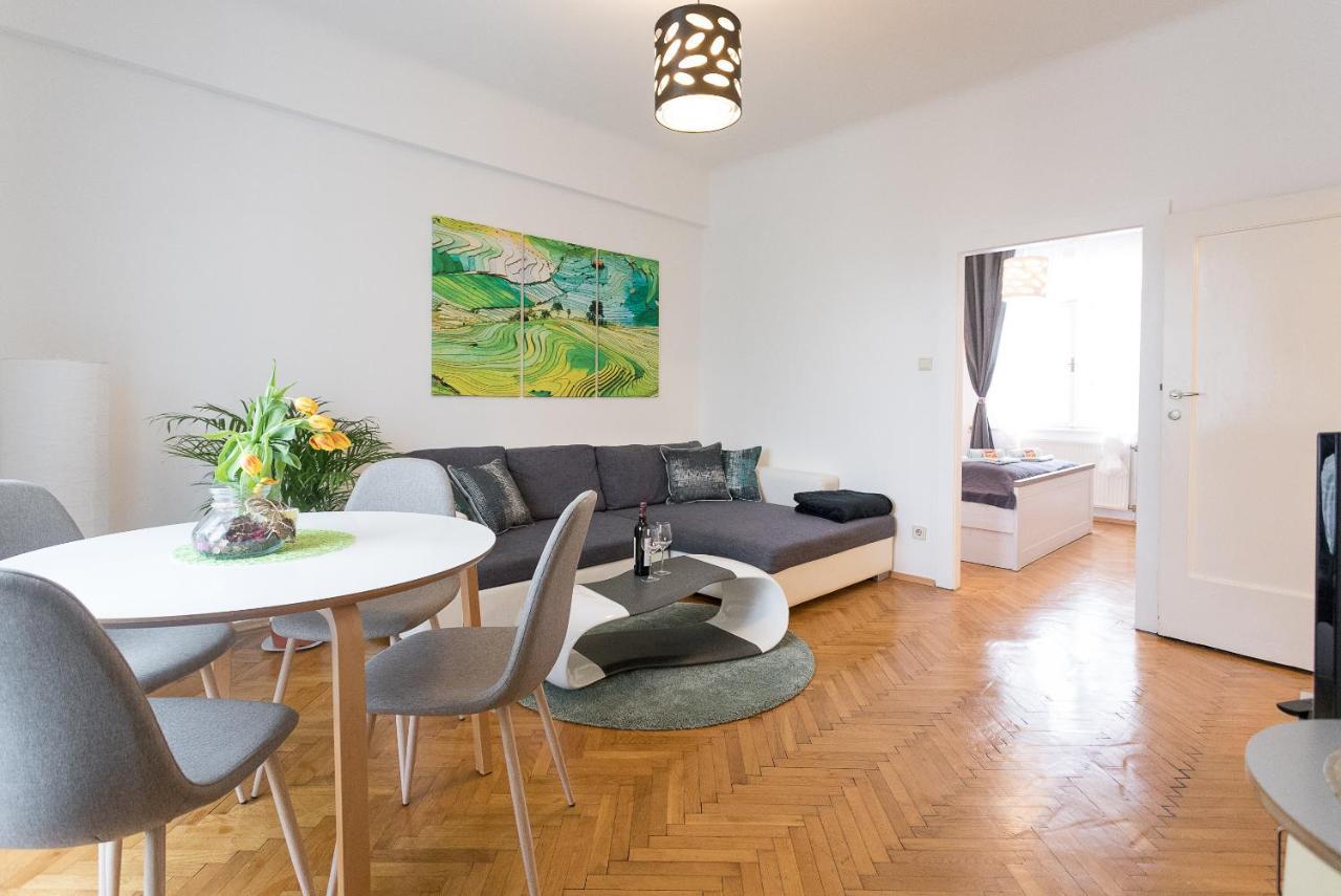 French Balcony - 45m² - Szeneviertel Apartamento Viena