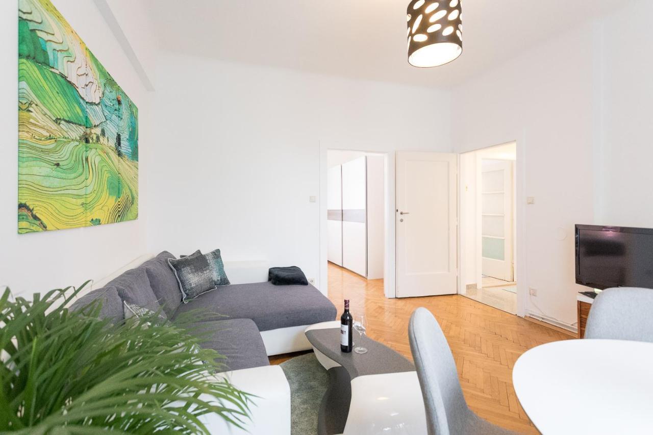 French Balcony - 45m² - Szeneviertel Apartamento Viena